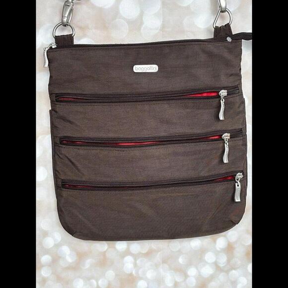 Baggallini Large Crossbody Travel Brown‎ w/Red lining Nylon Adjustable Strap - Picture 1 of 11
